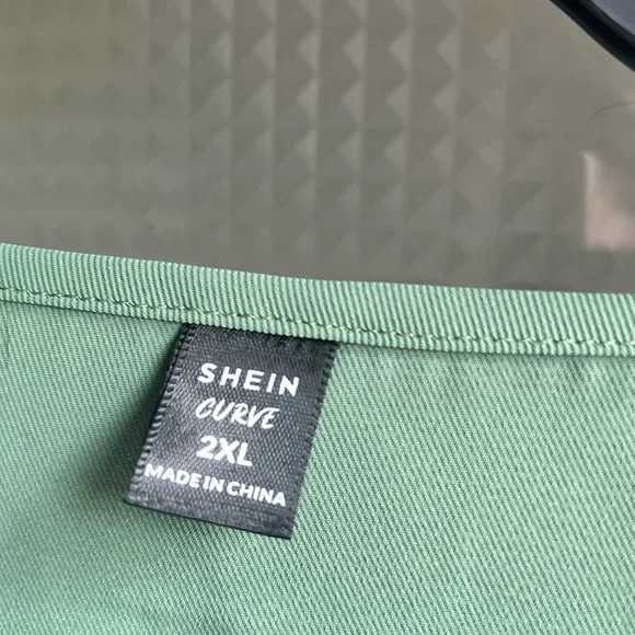 Shein blouse 🌸🌸🌸🌸Weekend Deal 🌸🌸🌸🌸 1/2 off - Picture 3 of 4